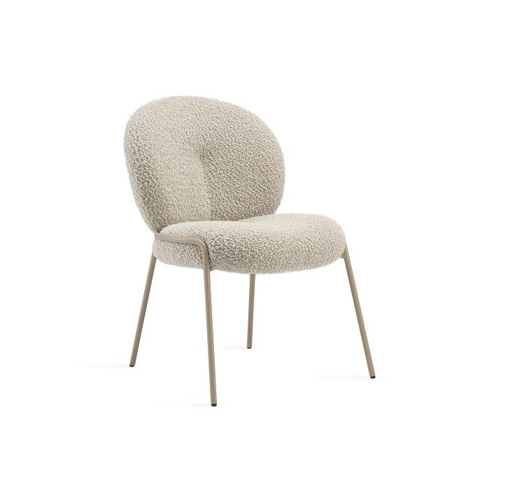 Nana Chair Stuhl von Freifrau Manufaktur mit beigem Bouclé-Bezug und filigranem Metallgestell.